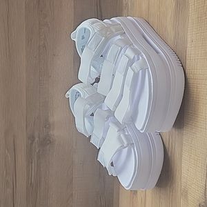 W Nike icon classic sandal NA Brand new in the box